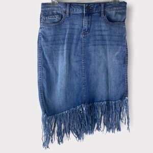 William Rast Founded By Justin Timberlake Trace Ayala
Sz 26 Fringed Denim Skirt